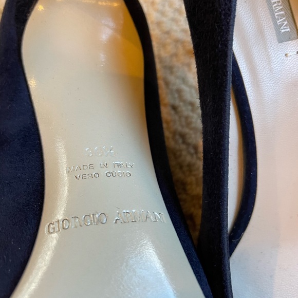 NWOT Giorgio Armani, dark blue suede, pristine.  Made in Italy.  Size 7. - Picture 4 of 5